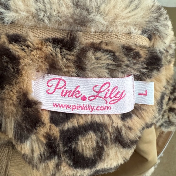 Pink Lily Faux Fur Leopard Print Quarter Zip Pullover (Oversized) - Picture 3 of 8